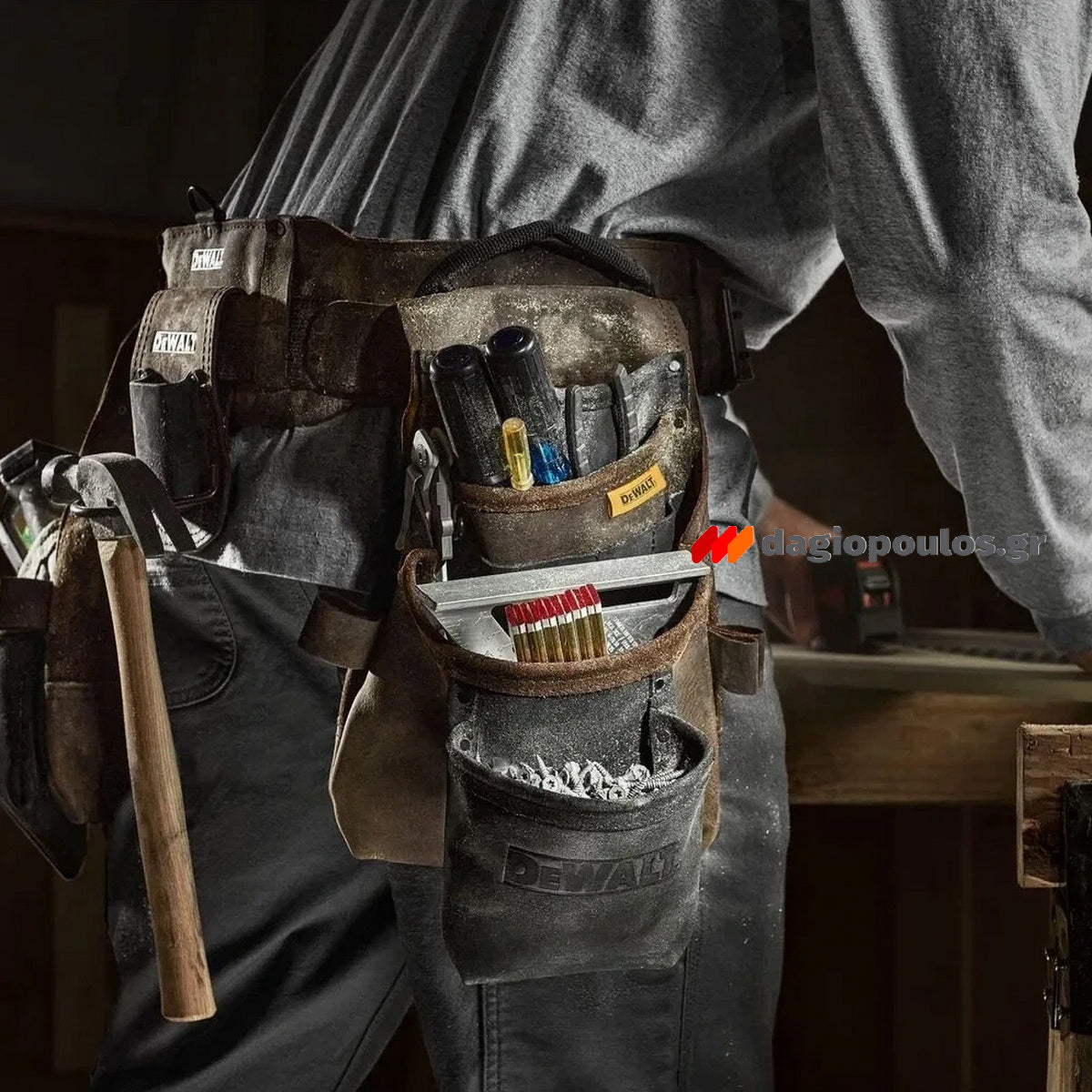 DeWalt DWST50113-1 Επαγγελματική Δερμάτινη Εργαλειοθήκη Με Ζώνη Και 18 Θήκες