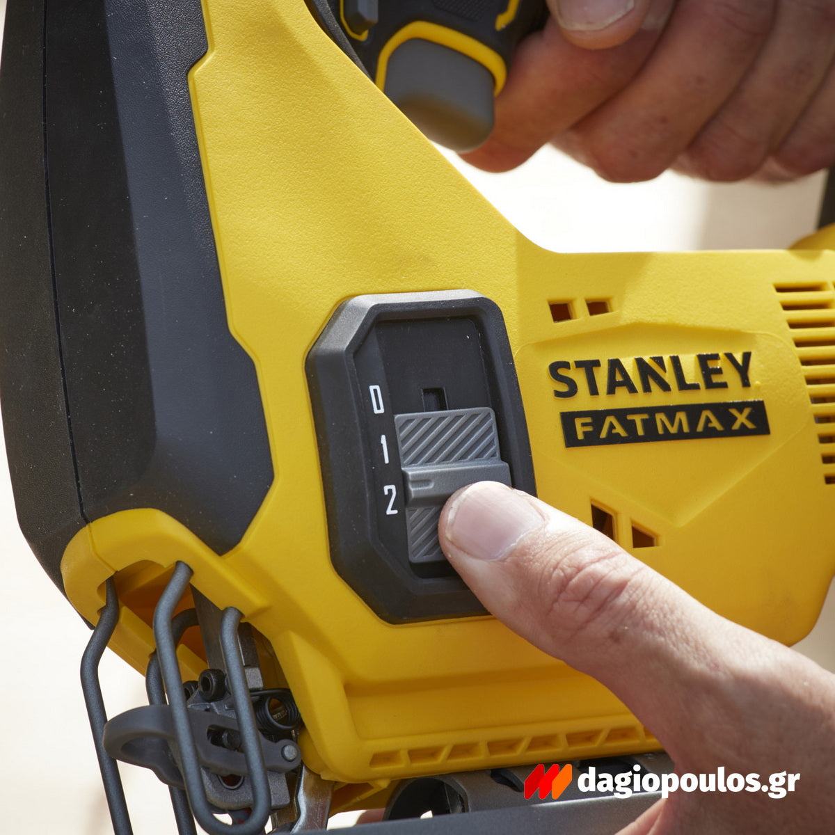Stanley SFMCS600M2K-QW V20 Σέγα Μπαταρίας 18V Li-Ion Με 2 Μπατ.4.0Ah - Φορτιστή - Βαλίτσα