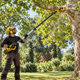 Κονταροπρίονο DeWalt 54V σε κλάδεμα πλάτανου