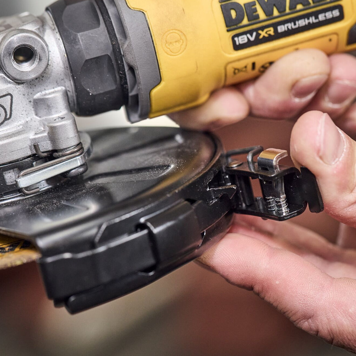 DeWalt DCG404S2T-QW Brushless Γωνιακός Τρόχος Μπαταρίας 125mm 18V Li-Ion Με 2 Μπαταρ.3.5Ah - Βαλίτσα T-STAK
