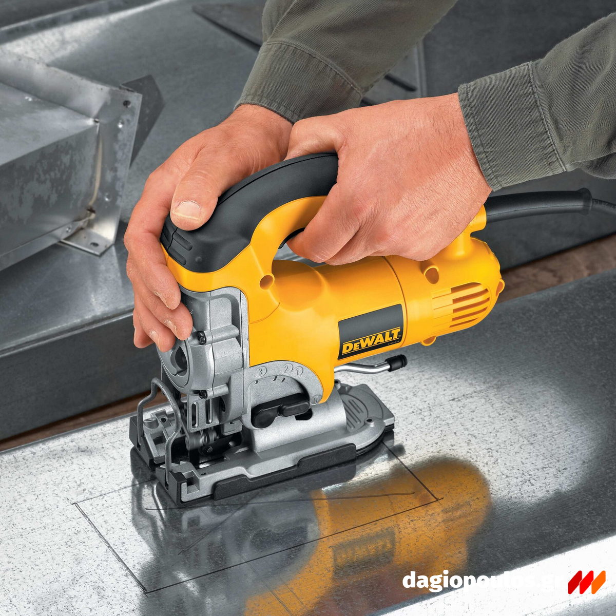 DeWalt DW331K-QS Ηλεκτρική Σέγα 701W Με Βαλίτσα
