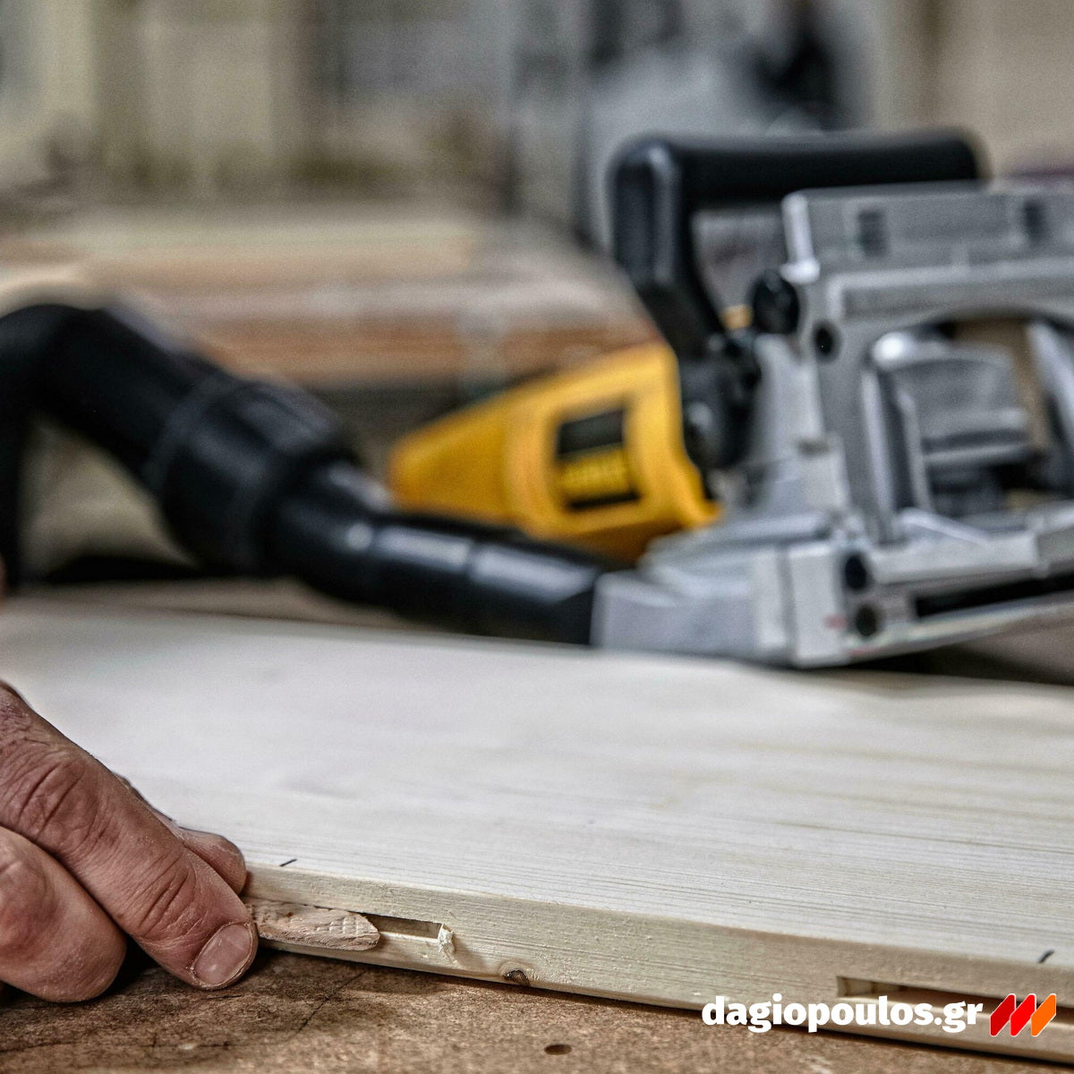 DeWalt DW682K-QS Ηλεκτρική Φρεζοκαβιλιέρα 600W