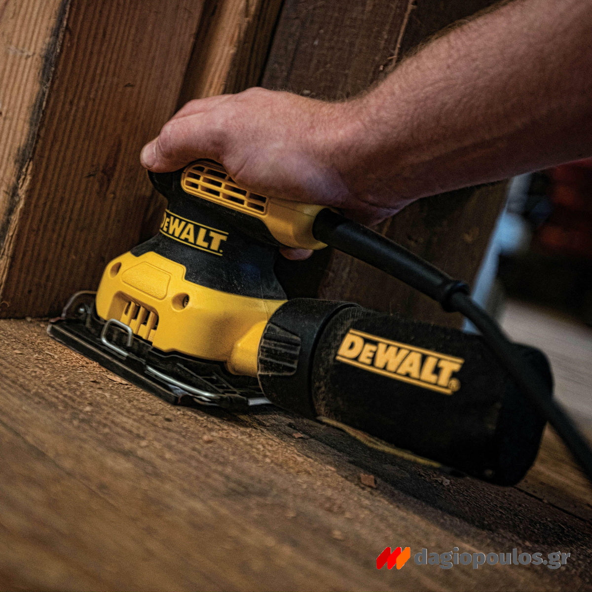 DeWalt DWE6411-QS Επαγγελματικό Ηλεκτρικό Παλμικό Τριβείο Χούφτας 230W