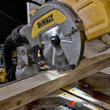 DeWalt DWS777-QS Ηλεκτρικό Φαλτσοπρίονο Πάγκου Συρόμενο (Radial) 1800W 216mm
