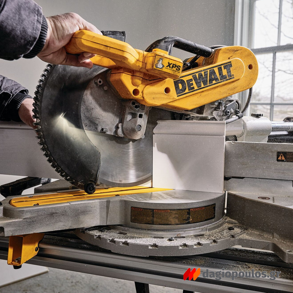 DeWalt DWS780-QS Brushless Ηλεκτρικό Φαλτσοπρίονο Πάγκου Συρόμενο (Radial) 1675W 305mm