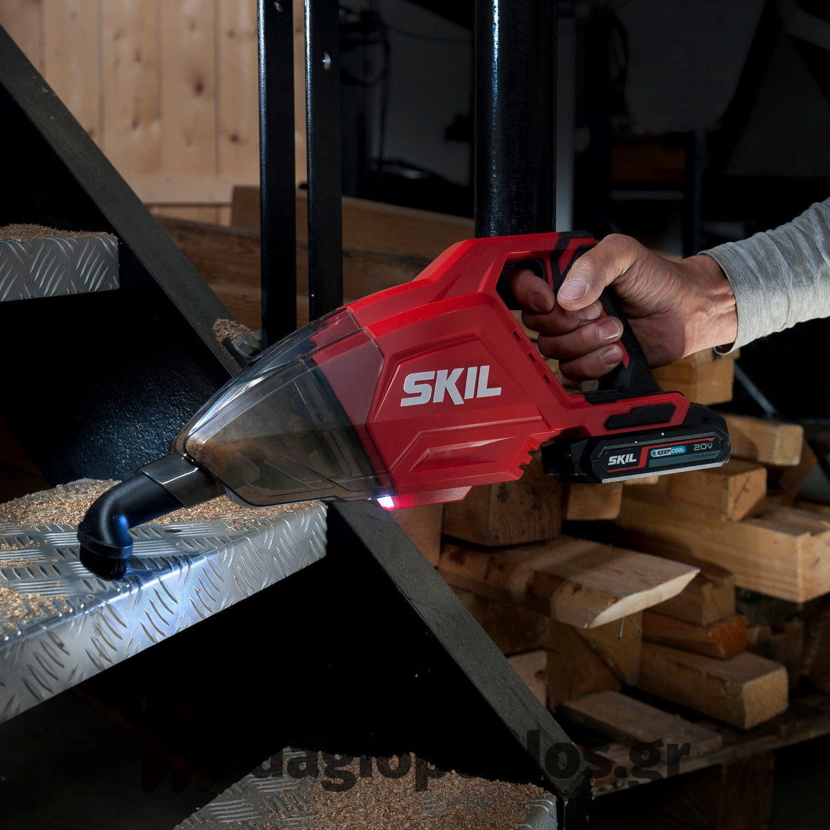 Skil 3158 CA 20V Max Φορητός Απορροφητήρας Σκουπάκι Χειρός Μπαταρίας 18V Li-Ion & 3107 AA Μπατ.2.0Ah - Φορτιστής