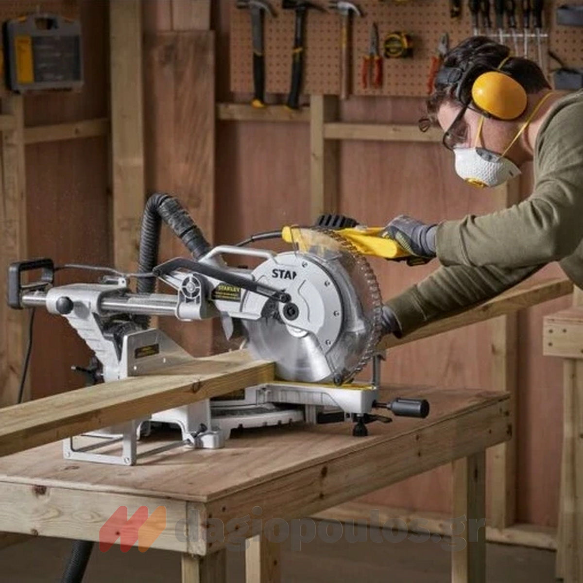 Stanley SM1650 Ηλεκτρικό Φαλτσοπρίονο Πάγκου Συρόμενο (Radial) 1650W 254mm