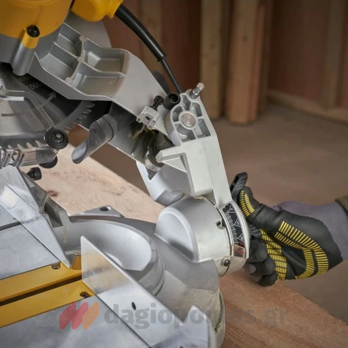 Stanley SM1650 Ηλεκτρικό Φαλτσοπρίονο Πάγκου Συρόμενο (Radial) 1650W 254mm