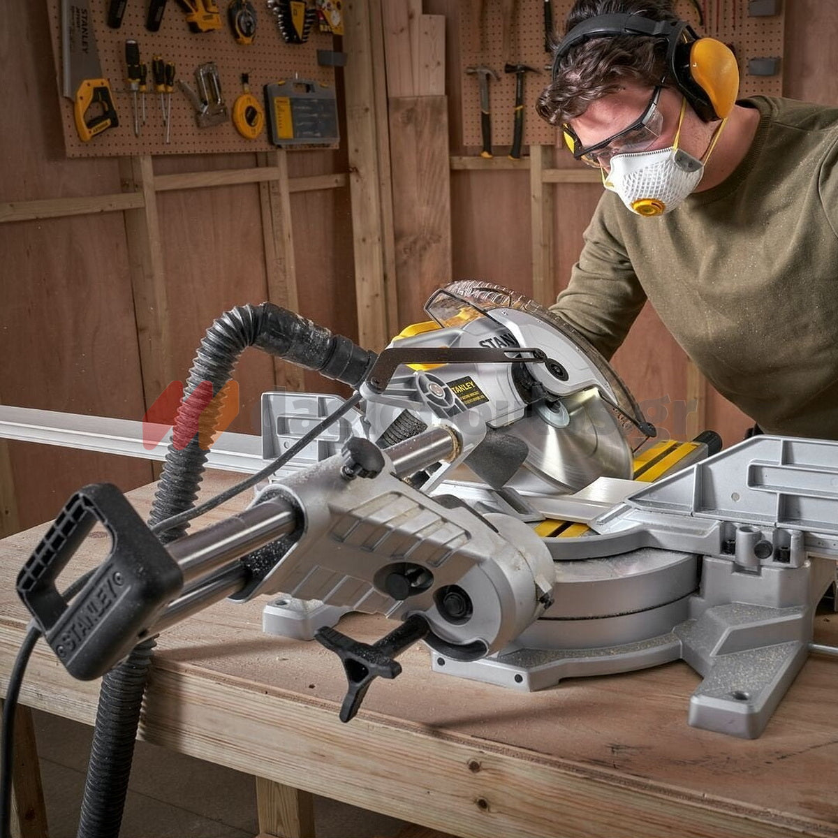 Stanley SM1800-QS Ηλεκτρικό Φαλτσοπρίονο Πάγκου Συρόμενο (Radial) 1800W 254mm