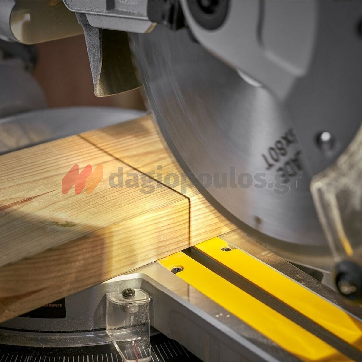 Stanley SM1800-QS Ηλεκτρικό Φαλτσοπρίονο Πάγκου Συρόμενο (Radial) 1800W 254mm